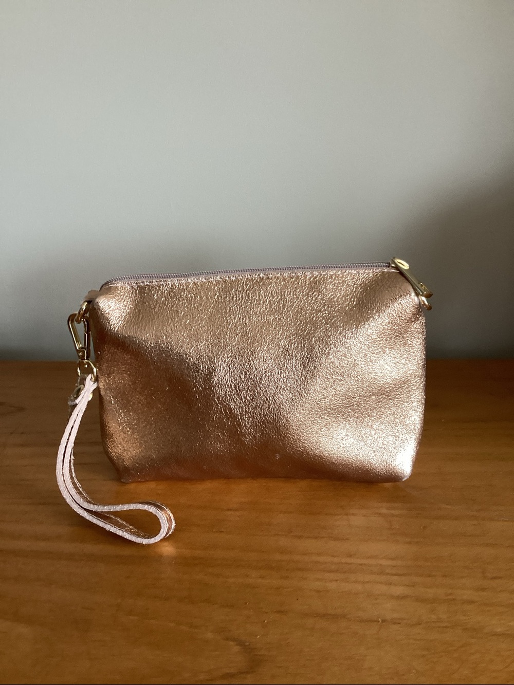 Borse In Pelle: Rose Gold Wristlet leather bag. Made in Italy.